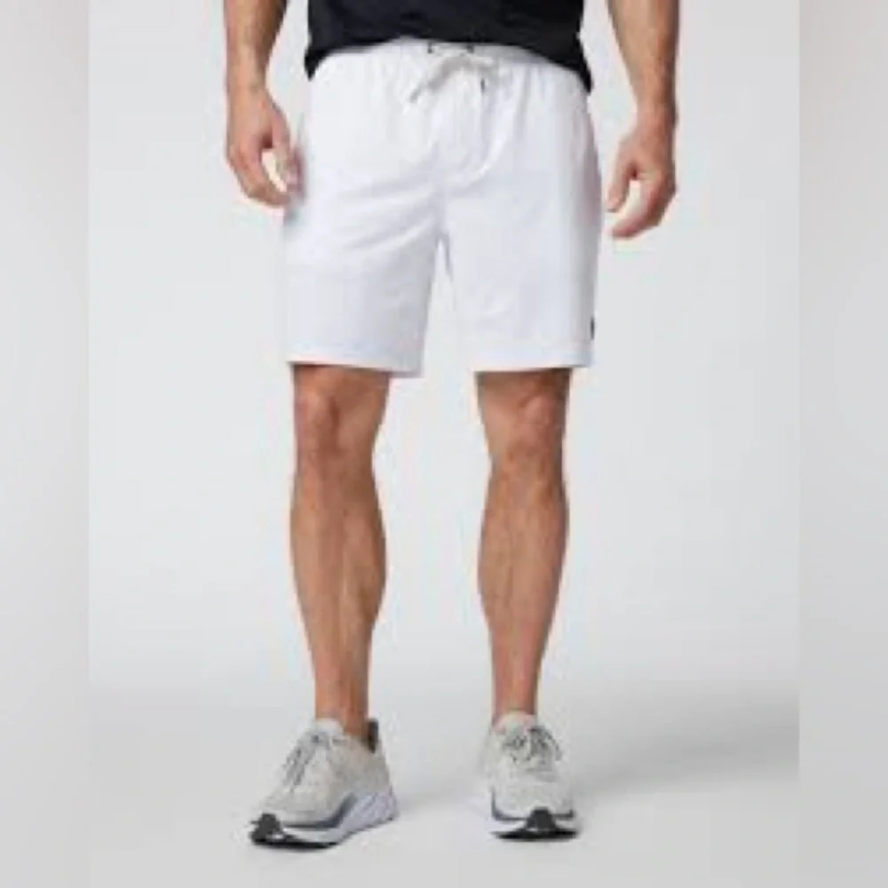 Vuori XXL Crosscourt Shorts men’s $94 white athletic barely used gym - Picture 4 of 10